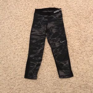 Cropped Nike Pro leggings